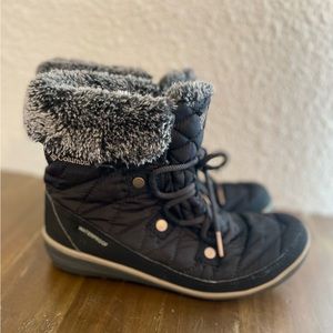 Women’s size 7 Columbia ski winter waterproof snow boots. Black faux fur lace up